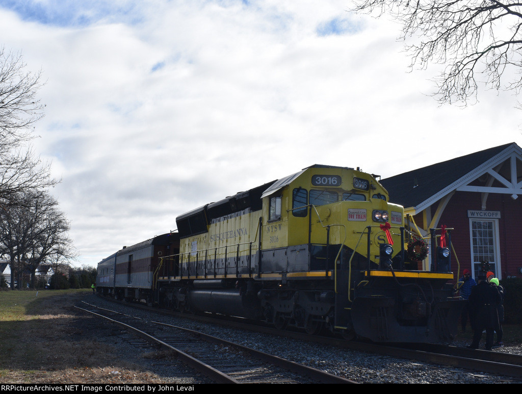 This is an opposite side view of the train at Wyckoff Station